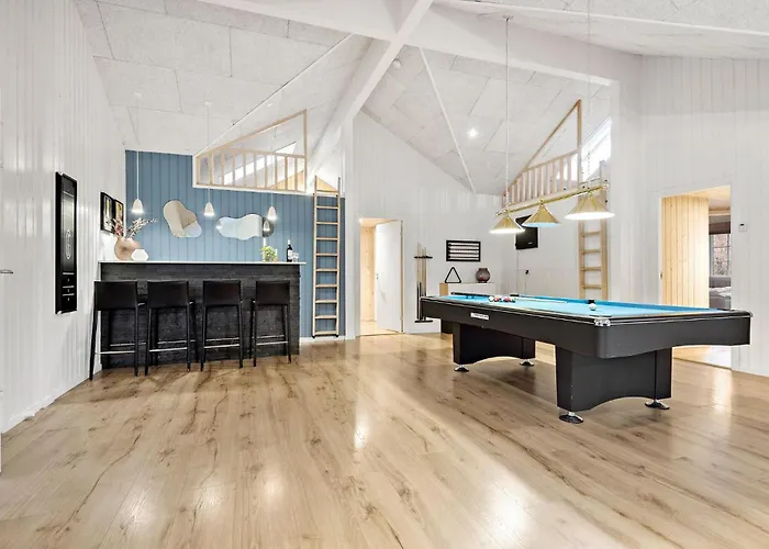 9 Bedroom Awesome In بيت للعطل
