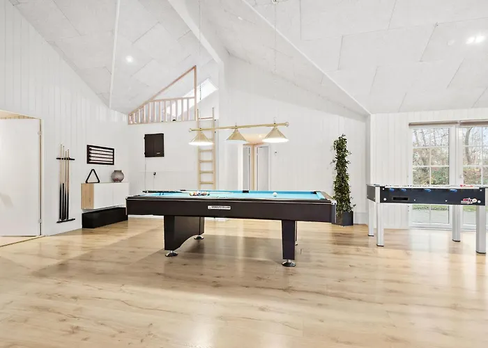 9 Bedroom Awesome In بيت للعطل Blåvand